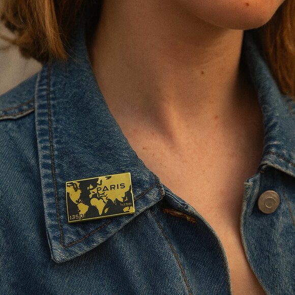 1950 Arthus Bertrand Paris World Map Brooch — gold & black enamel - Picture 1 of 4
